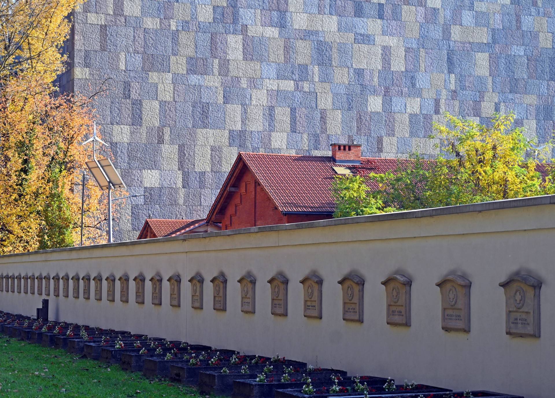 Krakowskie cmentarze: zabytkowe, nowoczesne, zaskakujące