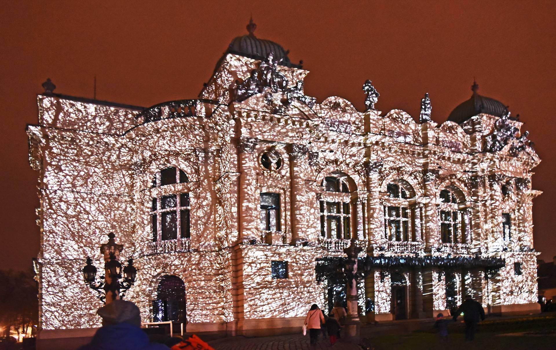 Magiczny pokaz na fasadach Słowaka