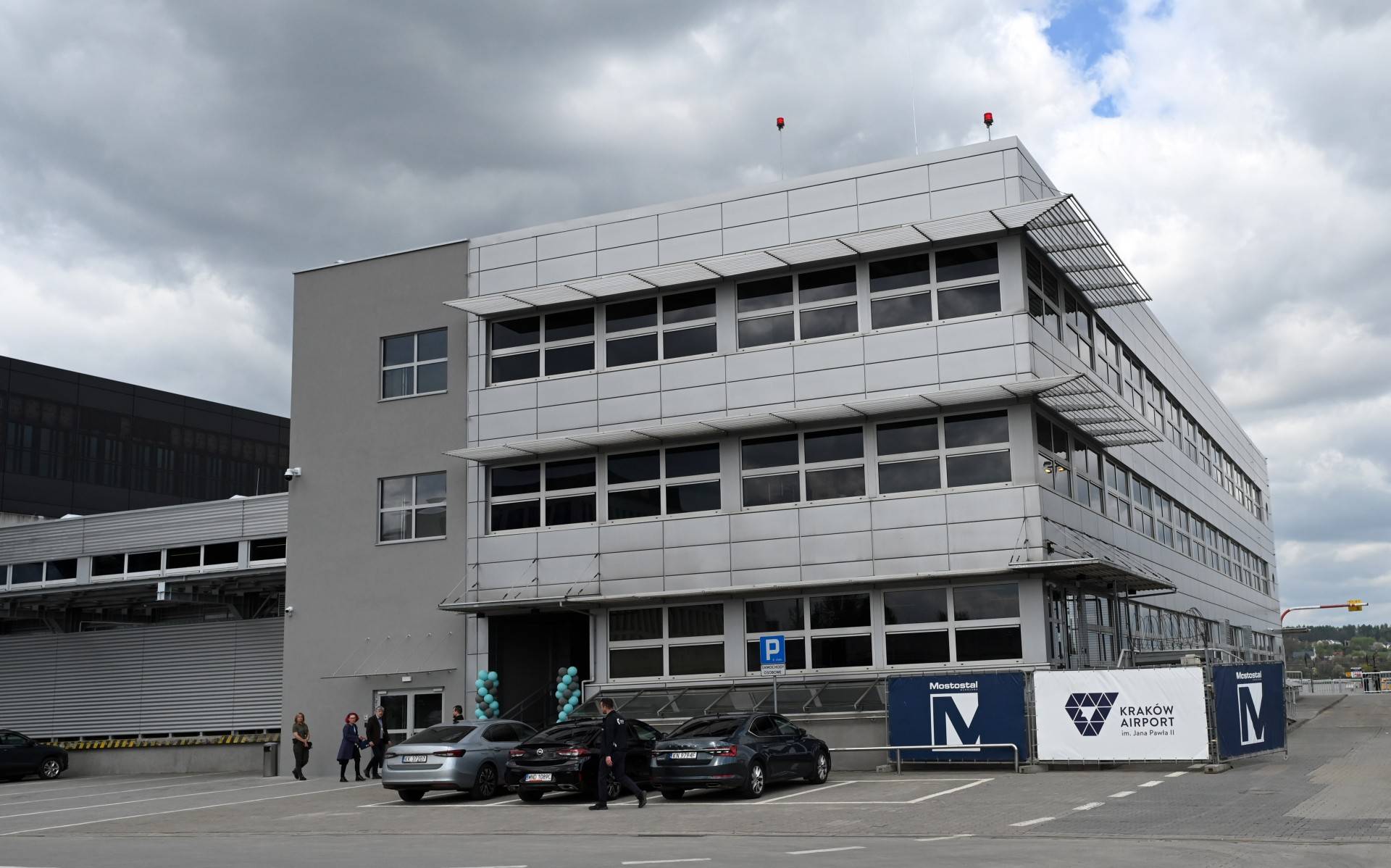 Sposób na rosnący ruch w Kraków Airport. Wykorzystali dawne cargo