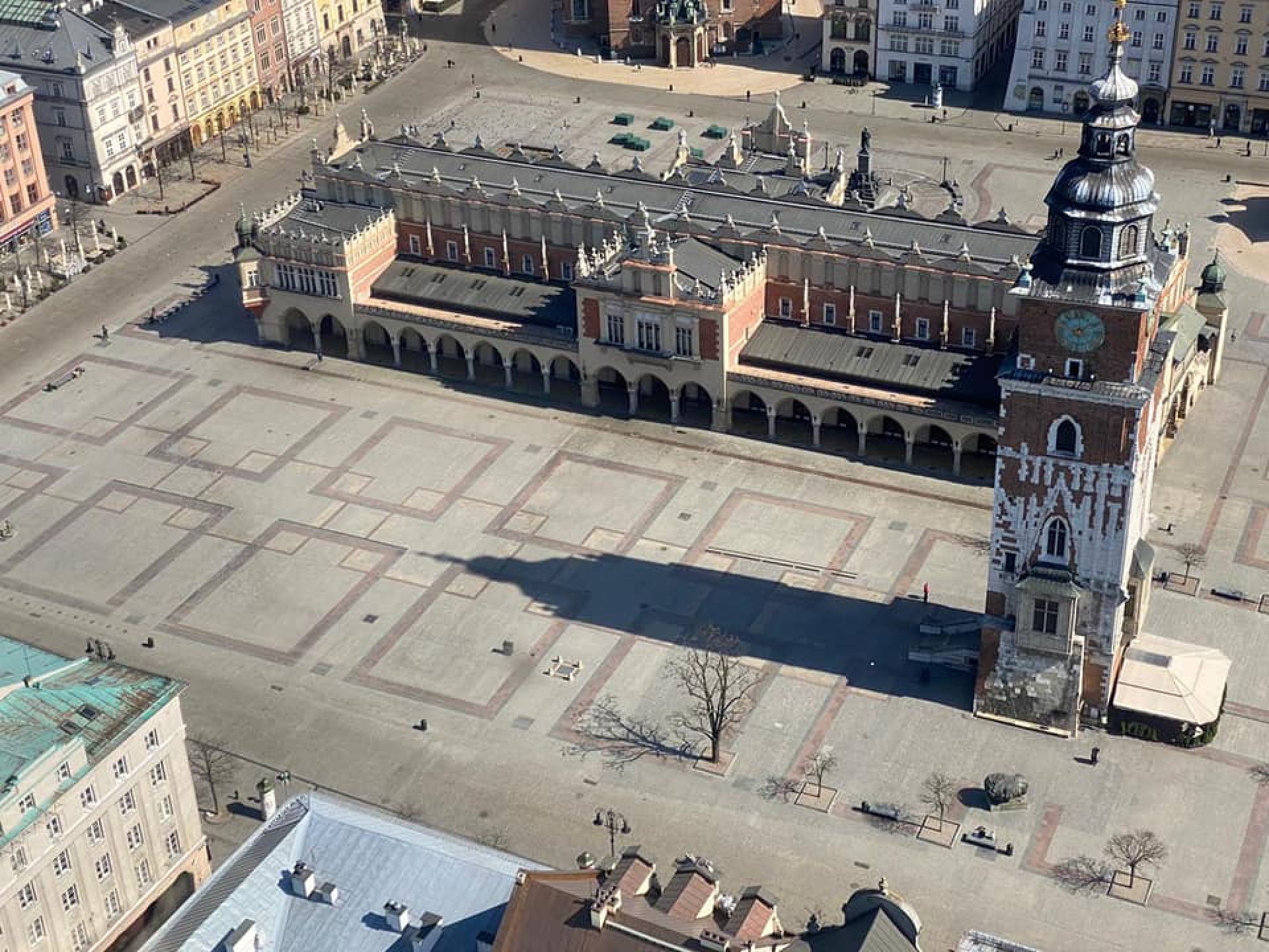 Pół tysiąca mundurowych z powietrza i lądu kontroluje Kraków