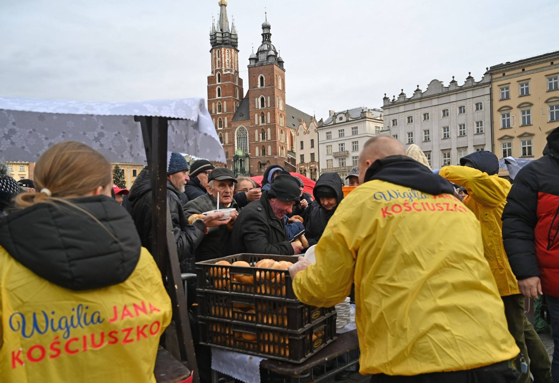 Jan Kościuszko znów nakarmił tysiące potrzebujących osób. Wielki dar serca