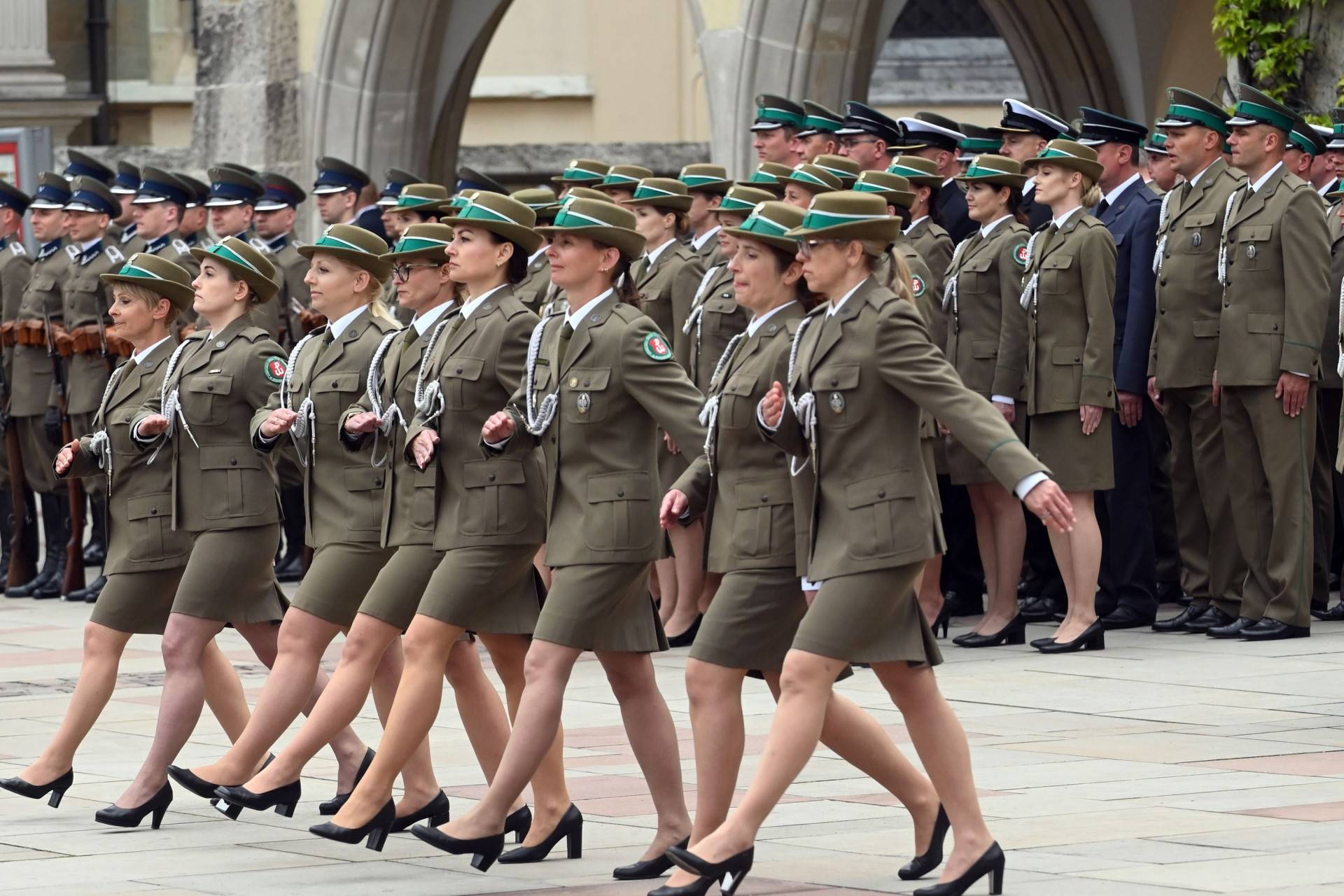 Święto Straży Granicznej na Wawelu z protestem w tle...