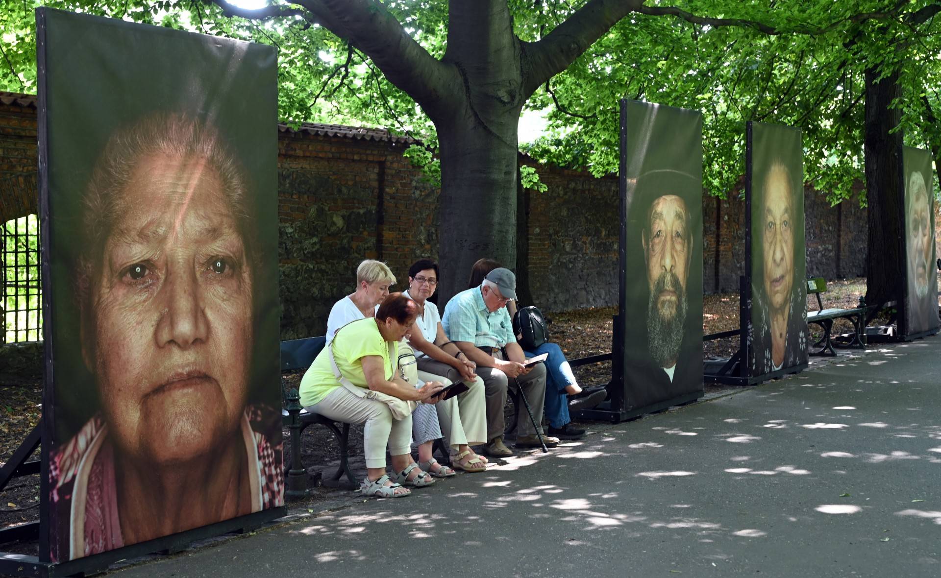 Wyjątkowa wystawa na krakowskich Plantach: „Ma Bistrass! – Nie zapomnij!”