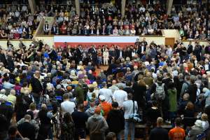 Tłumy na spotkaniu z Tuskiem i Trzaskowskim, entuzjastyczne powitanie