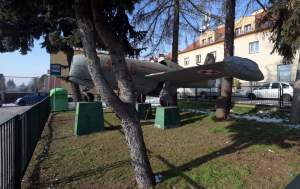 Zapomniany samolot - pomnik na Bielanach, czy zostanie uratowany?