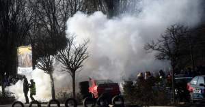 Oni to lubią: opary benzyny, spaliny, i dym spod spalonych gum