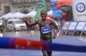 Deszcz i chłód? On poradził sobie z tym najlepiej