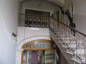 Barbarzyńca w pałacu: konserwator zabytków interweniuje