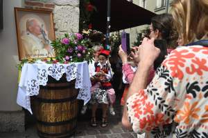 Procesja Bożego Ciała w Krakowie, gdy sacrum spotyka się z profanum