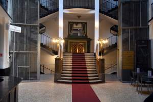 To była siedziba medialnego imperium, przypomniano o jego twórcy