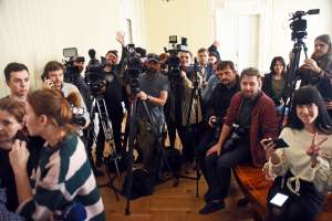 Marek Lasyk: Tak ramię w ramię "walczymy" z koronawirusem, kichanie zabronione!