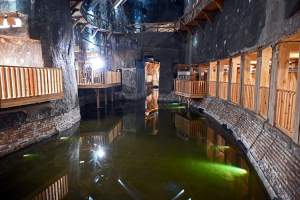 Największą atrakcją jest przepiękne solankowe jezioro, na uboczu turystycznych szlaków