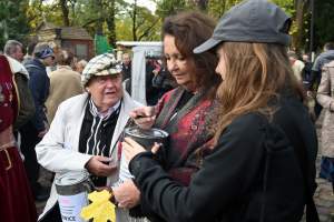 Kwesta na ratowanie zabytkowych nagrobków na cmentarzu Rakowickim