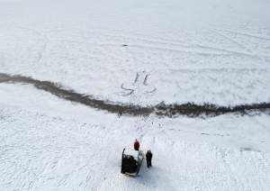 Bagry pokryte lodem. Lepiej po nim nie stąpać, to się może źle skończyć