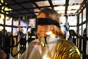 Klatka przed wieżą Ratuszową: protest tysięcy osób