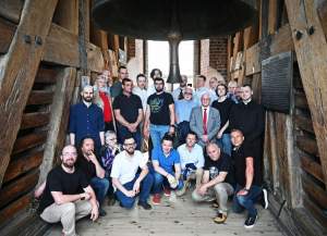 Dzwon Zygmunta zagrzmiał w południe dla papieża Franciszka