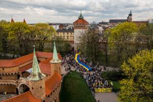 Marsz solidarności z walczącą Ukrainą. Dwa miesiące temu Rosja rozpoczęła inwazję