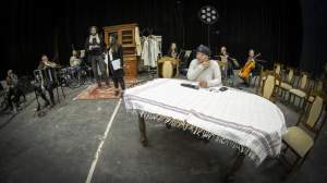 Ostatnia próba przed koncertem na... cmentarzu