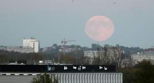 Krwawy Księżyc nad Krakowem. Wydawał się większy i jaśniejszy niż zazwyczaj