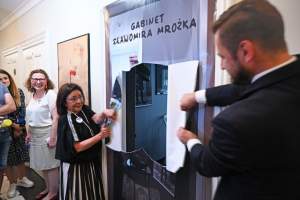 Otwarcie gabinetu Mrożka w Bibliotece Kraków, z udziałem żony pisarza