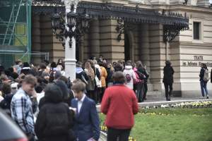 Kolejki do Teatru Słowackiego, szkoły nie odwołują wyjść na "Dziady" Mai Kleczewskiej