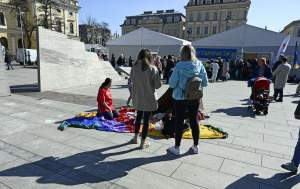 Z dworca na plac przed dworcem. 28 dzień wojny i tułaczki