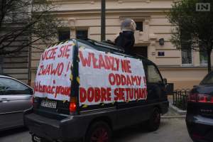 Kolejna kukła Andrzeja Dudy krąży po Krakowie...