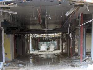 Pierwsze w Krakowie wyburzanie galerii handlowej, koniec pewnej epoki