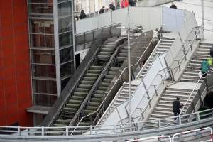 To się dzieje naprawdę: tak znikają nieruchome ruchome schody