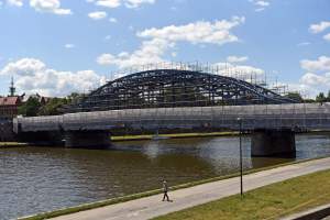 Most nie do końca odsłonięty. To co się tam dzieje robi wrażenie