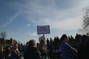 18. Manifa: Policja "aresztowała" transparent "Fuck Poland"