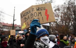 "Proszę mnie nie bić". Protest Strajku Kobiet w Krakowie