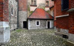 Na co dzień ten wawelski dziedziniec jest niedostępny. Kameralne koncerty z pięknym widokiem