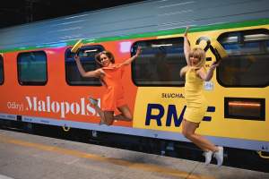 Najsympatyczniejszy pociąg tegorocznych wakacji. "Daj się ugościć"