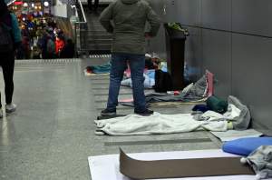 Raport z oblężonego dworca: dzień 15. Fot. Marek Lasyk