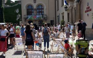 Piknik przed magistratem: smoki, zioła i scena przed urzędem