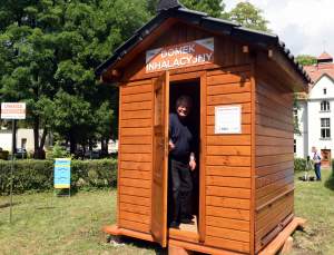 W tym domku pacjentów leczą pszczoły. Pierwsze takie miejsce w Krakowie