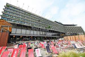 Hotel Forum: odzyskany przez mieszkańców i... przyrodę