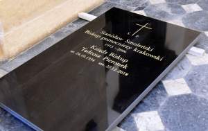 Pożegnaliśmy biskupa Tadeusza Pieronka. Spoczął w krypcie biskupów