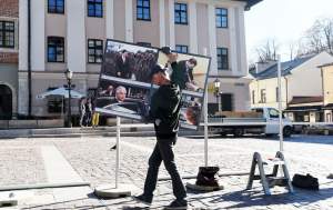 Wystawa już gotowa. Przyjaciele wybrali 65 spośród 100 tysięcy jego zdjęć