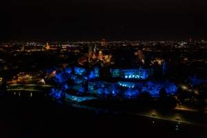 Tak Netflix wykorzystał Wawel do akcji promocyjnej. Nocny pokaz