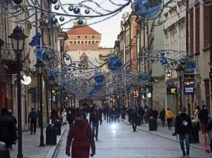Narodowa kwarantanna, a na ulicach Krakowa tłumy
