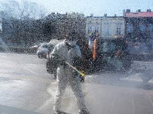 Tej pracy nie da się wykonać zdalnie, robią to dla nas