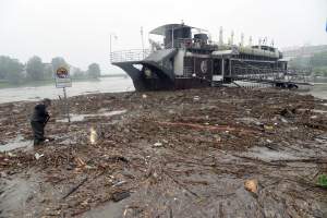 Woda powoli opada, ale sprzątania będzie sporo...