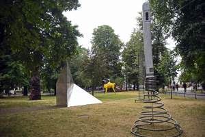 Nowe elementy na krakowskich Plantach. Intrygują