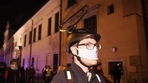 Rowerzyści z wieszakami w kaskach, „Moje ciało, mój wybór”