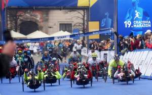 Ostro kręcili na trasie maratonu. Wygrał były żużlowiec