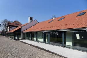 Ależ pięknie wyremontowali stary spichlerz Mydlnikach! Fot. Marek Lasyk