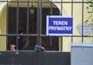 Ochroniarze, łańcuchy, kłódki: spór o synagogę na Kazimierzu