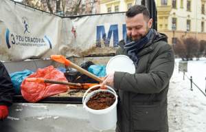Kawa na chodniku zamiast soli i piasku...